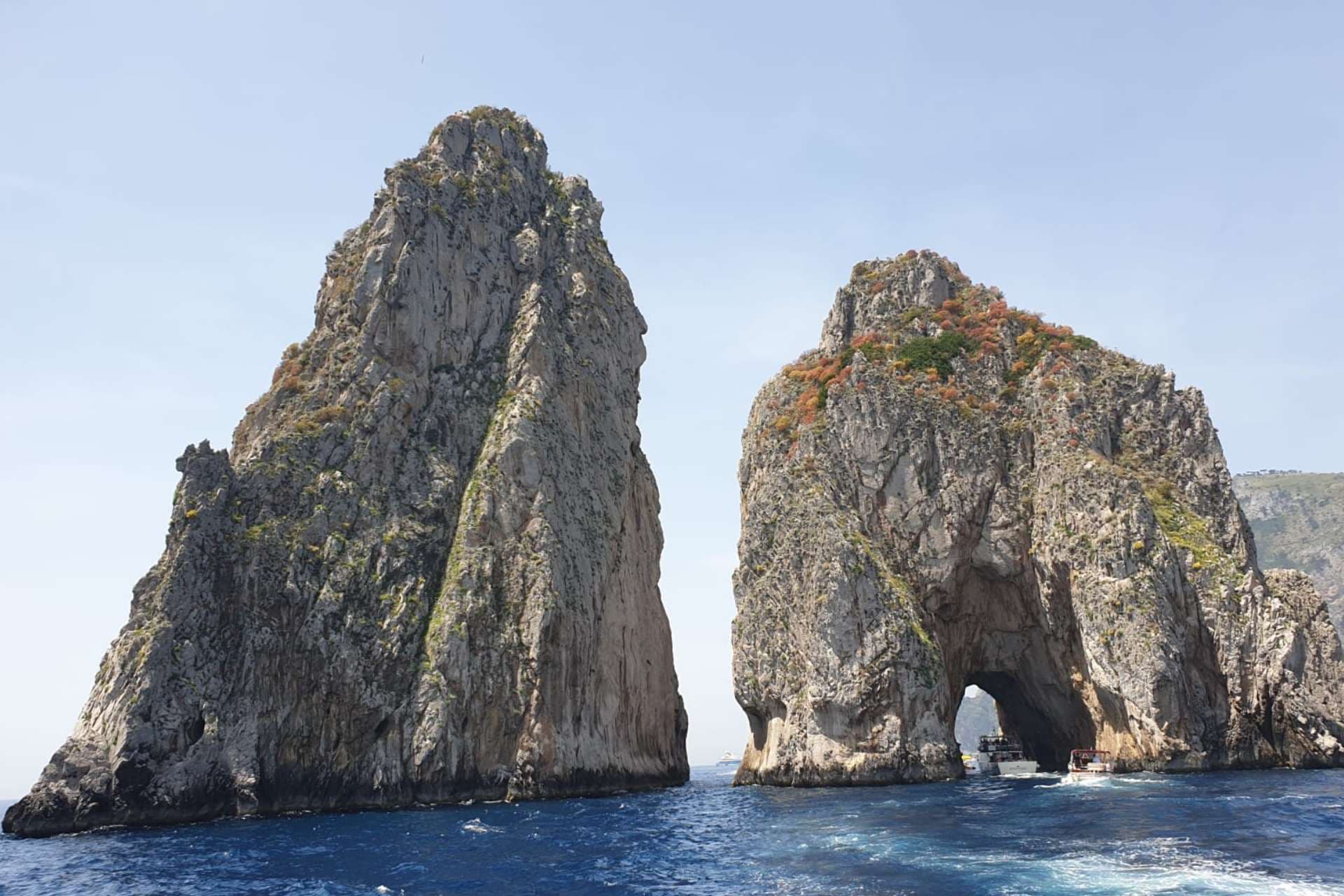 Capri con giro in barca dalla Costa del Vesuvio 